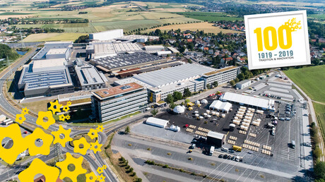 100 metų įmonės jubiliejus įmonėje KAESER KOMPRESSOREN Koburge surengiant atvirų durų dieną, ekskursijas po gamyklą ir šventę darbuotojams.