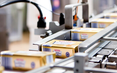 Suspaustas oras su ženklu „Made in Germany“ (pagaminta Vokietijoje). Ammerlendo pieninė plečiasi, pritaikydama „Kaeser“ šilumos rekuperavimo technologiją.